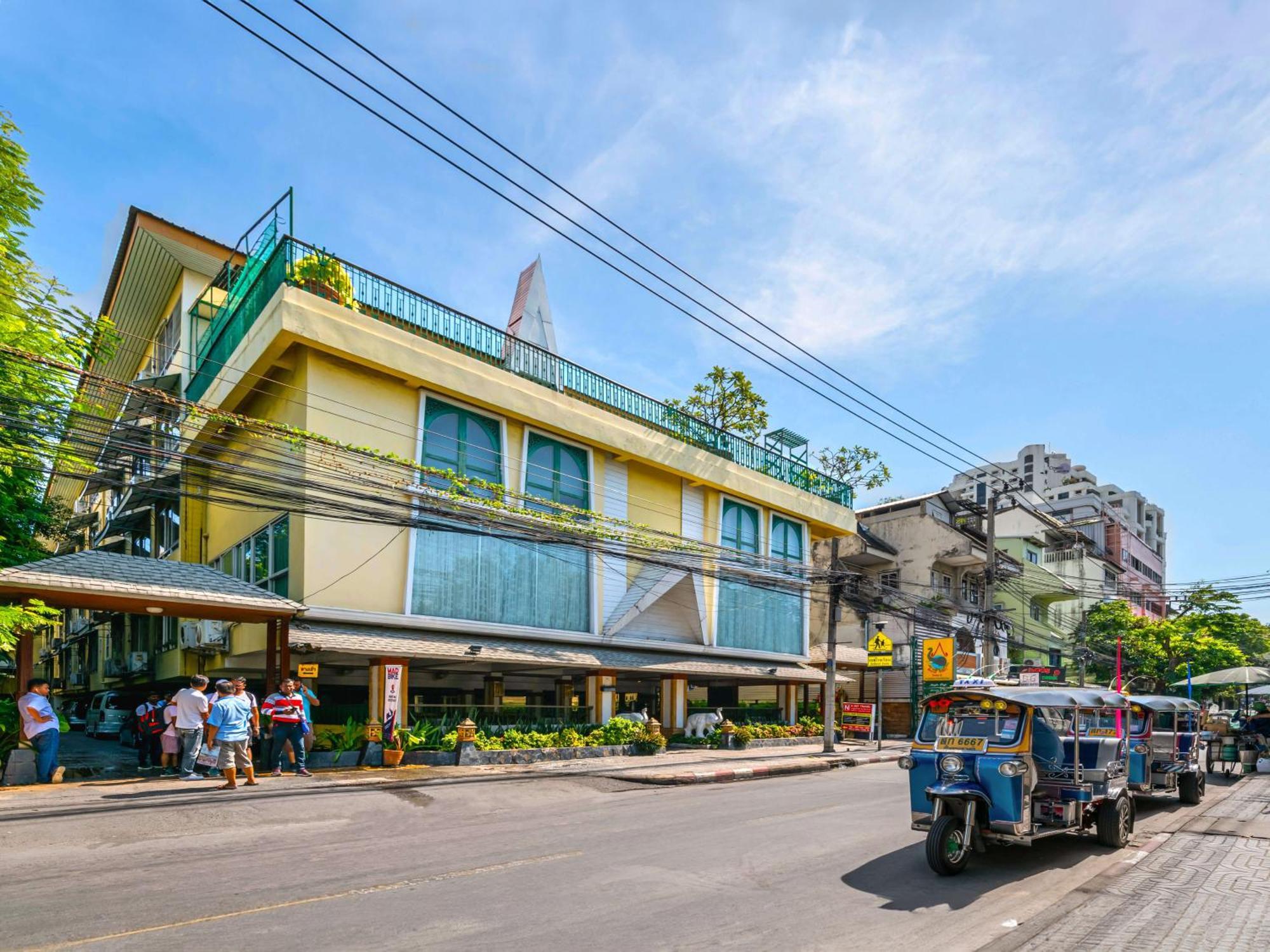 Royal Ivory Sukhumvit Nana Hotel Bangkok Ngoại thất bức ảnh